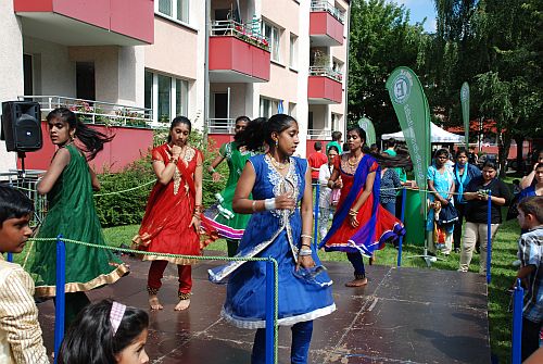 8 Tamil Tanz Groß