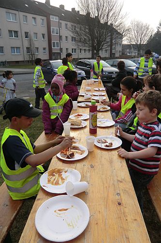 Stadtteilputz Stadtfeld 2012 Helferessen