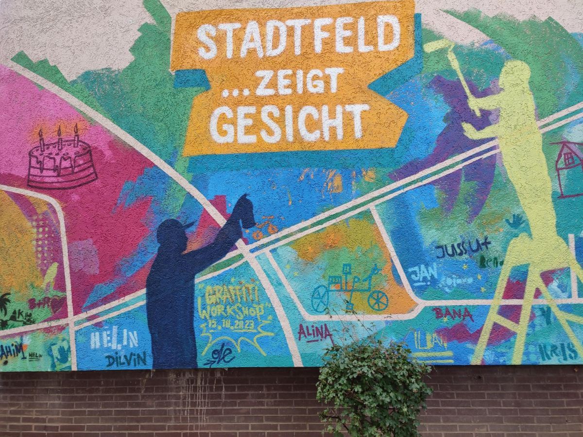 Das fertiggestellte Fassadenkunstwerk an der Triftäckerstrasse 55